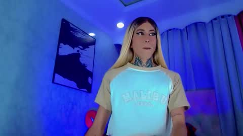 oliviahot01 online show from May 22, 1:56 am