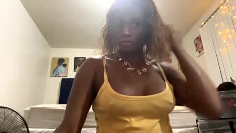 PrincessTsVivian online show from December 28, 8:16 am