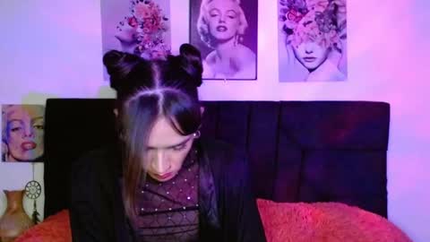 pearlatin online show from November 8, 12:55 am