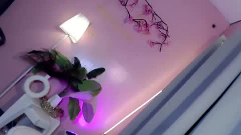 petite_steffi69 online show from May 23, 10:22 am