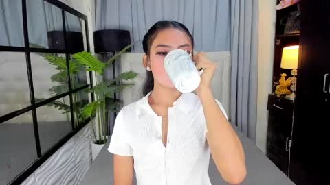 phenomenal_ivy online show from May 27, 2:47 pm