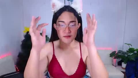 Ploysai online show from May 16, 10:42 pm