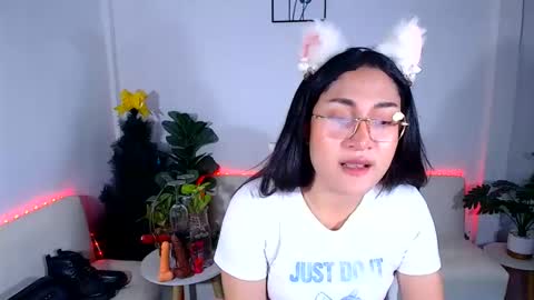 Ploysai online show from June 11, 7:50 am