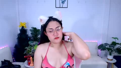 Ploysai online show from June 30, 1:44 pm