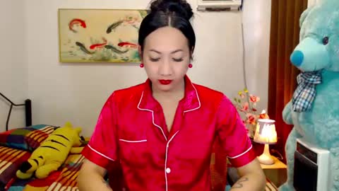 QUEEN online show from May 30, 8:45 am
