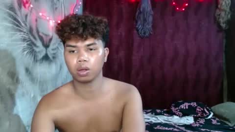 queenpinayebony_xx online show from May 16, 7:17 am