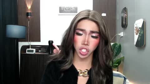 ravennaxx online show from February 21, 6:37 pm