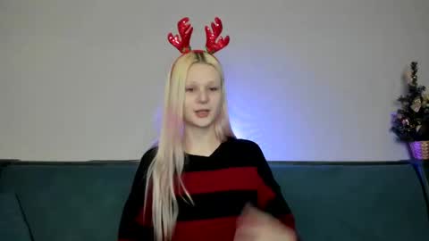 Snapshot of samanthamiasnik1 chatting on December 6, 4:45 pm Samantha online show from December 6, 4:45 pm