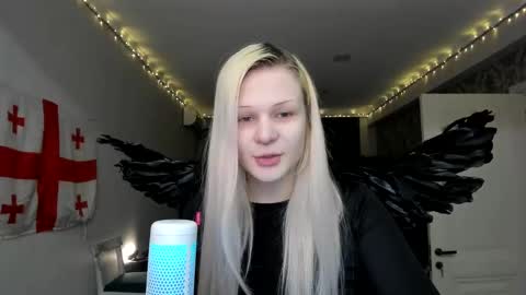 Snapshot of samanthamiasnik1 chatting on January 13, 2:32 pm Samantha online show from January 13, 2:32 pm