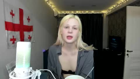 Snapshot of samanthamiasnik1 chatting on February 19, 3:49 pm Samantha online show from February 19, 3:49 pm