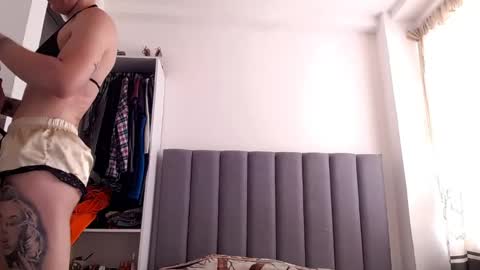 sara_johnson__ online show from May 19, 1:51 pm