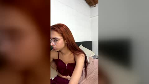 sarasaenz999 online show from May 13, 6:33 am