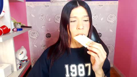 Snapshot of sarasofia44 chatting on February 6, 2:33 am Sara Sofia online show from February 6, 2:33 am