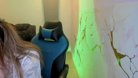 scarbadgirl_ online show from May 2, 3:22 am