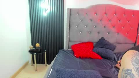 scarbadgirl_ online show from May 12, 3:37 am