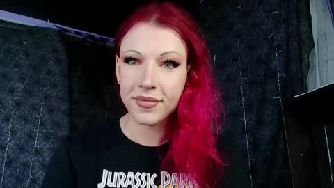Sarah Bones online show from May 19, 5:41 pm