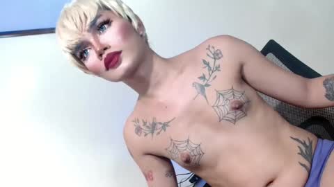 sexyhotbabe18 online show from May 18, 6:30 am