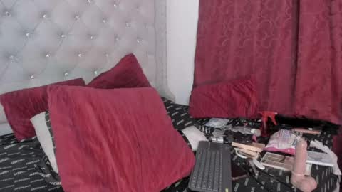 shadow_queen666 online show from May 21, 4:19 am