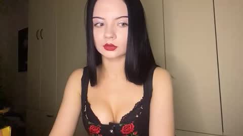 Angie online show from November 9, 5:46 pm