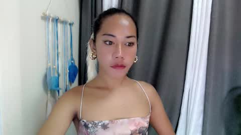 shira_cutttiebigcock online show from May 14, 9:56 pm