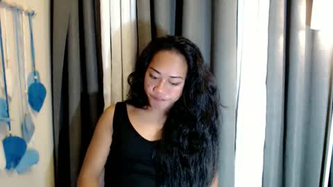shira_cutttiebigcock online show from May 23, 1:51 pm