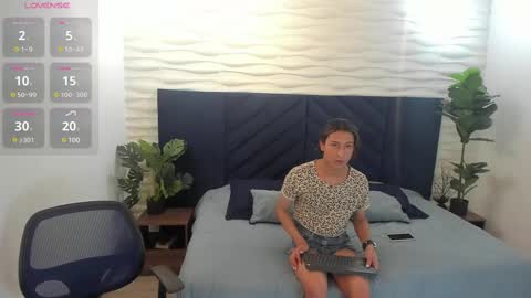 Snapshot of simon_durand chatting on February 20, 3:56 am SImon Duran online show from February 20, 3:56 am