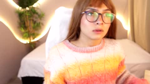 simone_sky online show from February 24, 1:48 pm