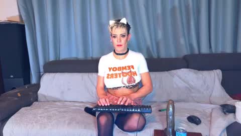 youngdutch online show from February 11, 12:49 am