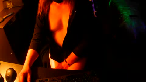 red online show from November 17, 7:52 am