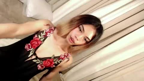 skinnytrans69 online show from April 27, 3:32 pm