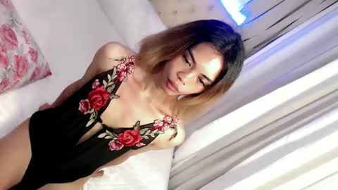 skinnytrans69 online show from May 5, 5:08 pm