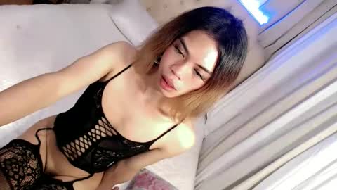 skinnytrans69 online show from May 7, 2:35 pm