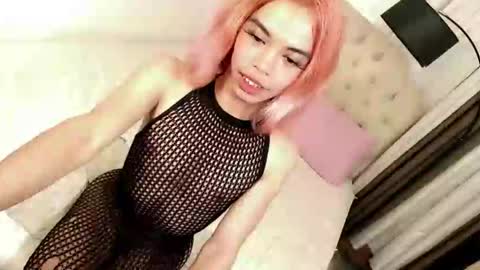 skinnytrans69 online show from May 28, 2:04 pm