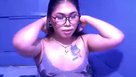 Snapshot of sky_fox_sweetxx chatting on October 1, 10:27 am online show from October 1, 10:27 am