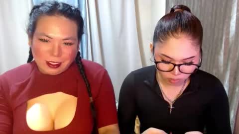 Snapshot of sky_fox_sweetxx chatting on October 22, 9:44 am online show from October 22, 9:44 am