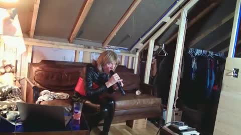 slutjennifertransxx online show from December 2, 4:59 am