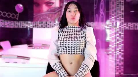 Small Hot19 online show from December 14, 9:48 am