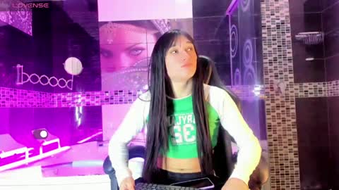 Small Hot19 online show from May 25, 12:02 pm