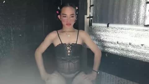 snoky_serna online show from May 18, 4:18 am