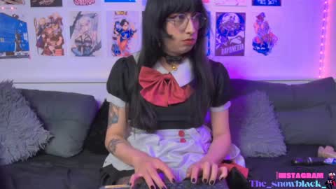 Snow and Bubble online show from April 25, 6:38 pm
