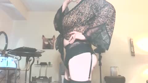 Snapshot of sonjastunning chatting on January 7, 4:27 pm Silicone Sonja. online show from January 7, 4:27 pm