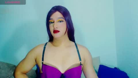 sophiehillsxo online show from May 13, 6:44 am