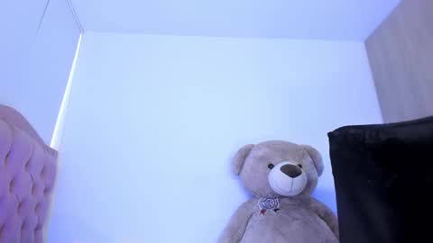 SAMANTHA online show from December 11, 2:53 pm