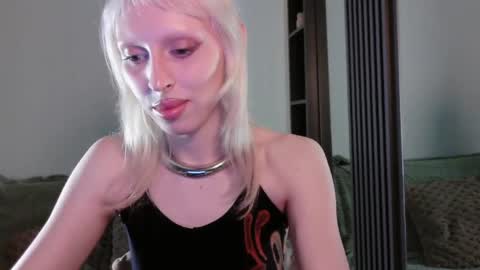 sora999999999 online show from May 9, 9:41 pm