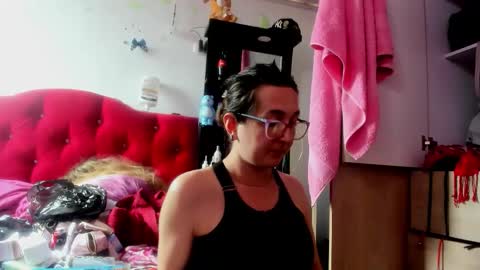 sweet__suck69bitch online show from December 19, 7:19 pm