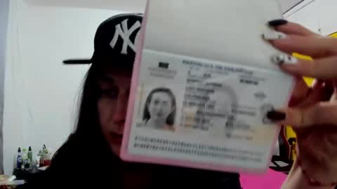 sweet__suck69bitch online show from May 4, 6:18 am