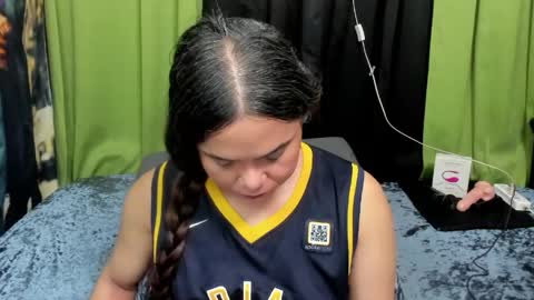 izza  izzasweet online show from April 28, 2:27 am