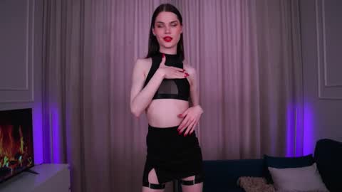 Snapshot of sweet_reverie chatting on March 11, 11:23 am Vanessa online show from March 11, 11:23 am
