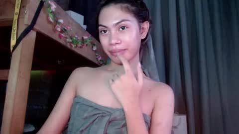 sweet_vell online show from May 14, 8:13 am