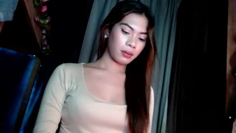 sweet_vell online show from May 30, 5:22 pm